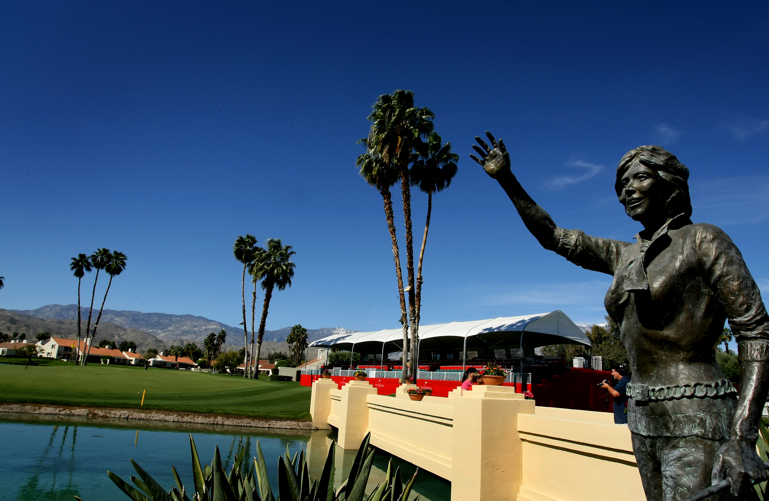 Dinah Shore statue