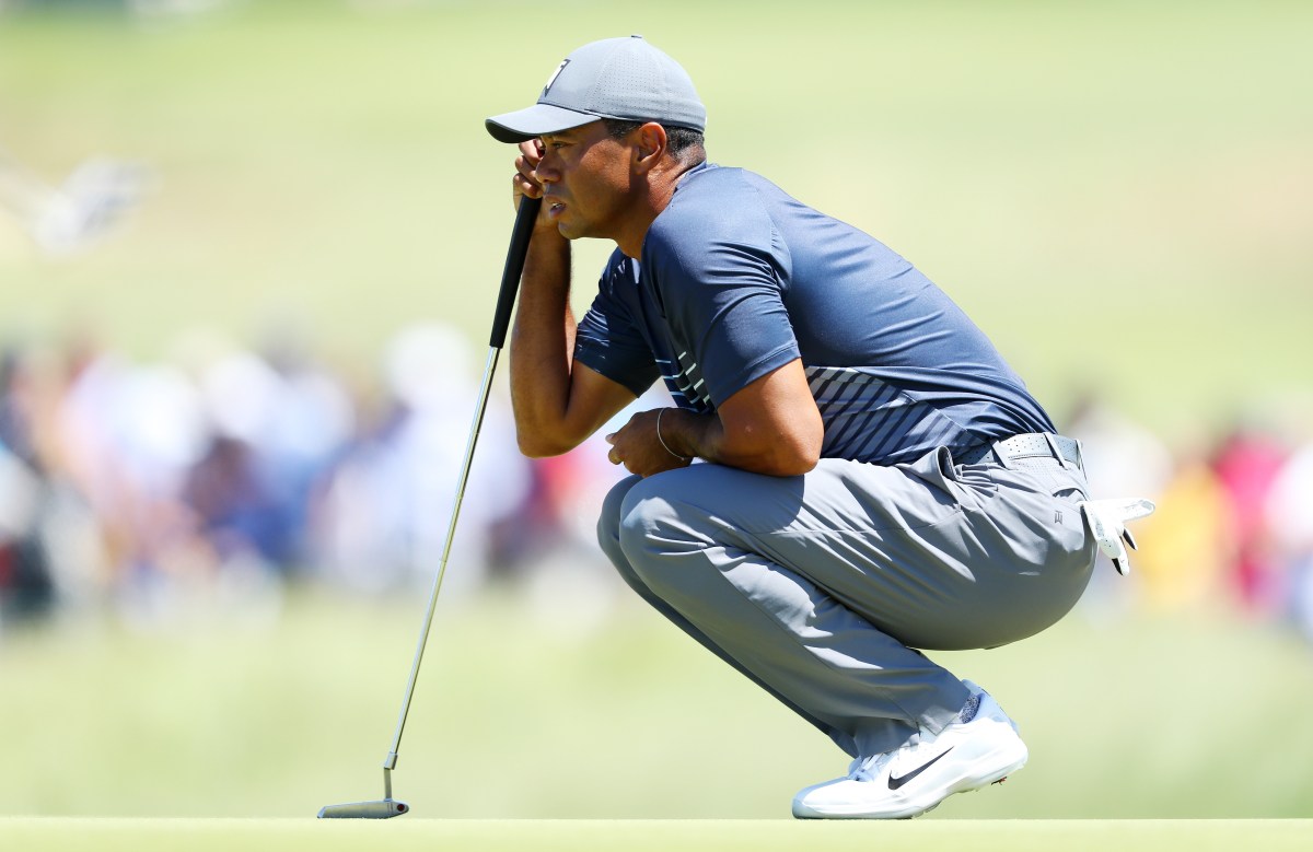 SOUTHAMPTON, NY - JUNE 14: Tiger Woods of the United States lines up his shot on the first green during the first round of the 2018 U.S. Open at Shinnecock Hills Golf Club on June 14, 2018 in Southampton, New York. (Photo by Warren Little/Getty Images)