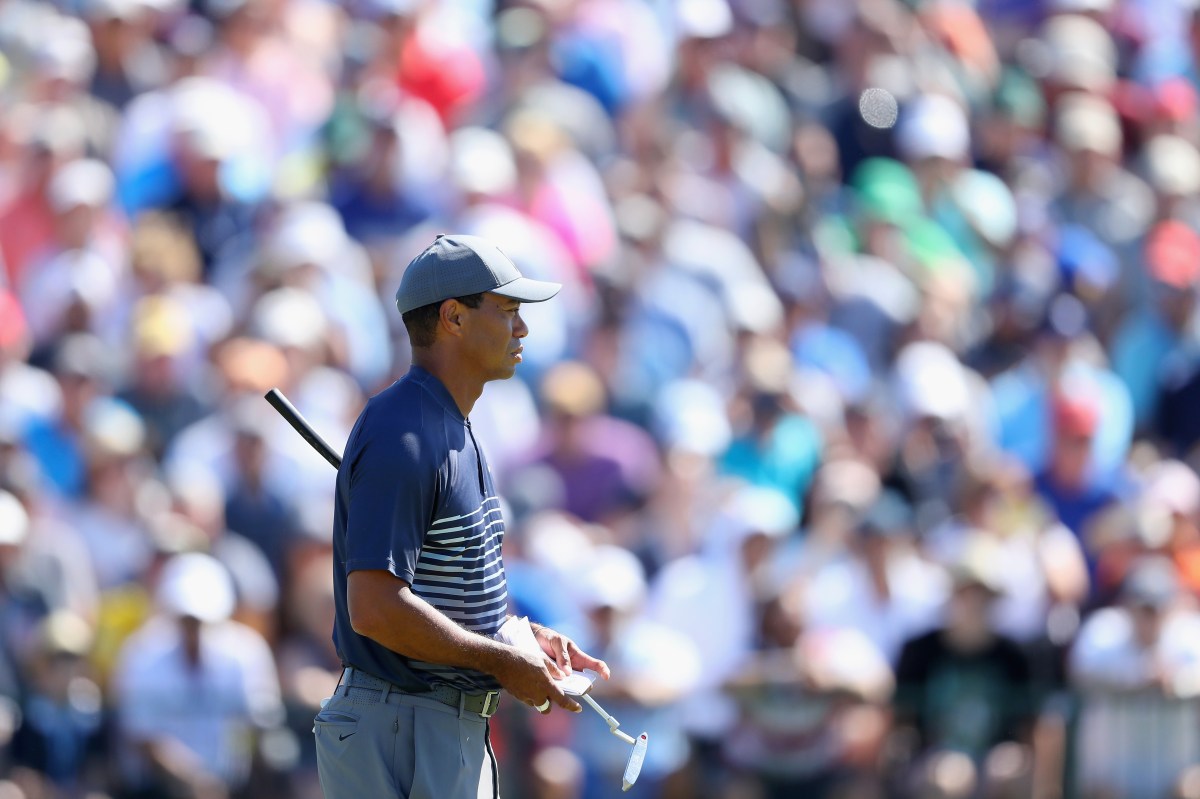 SOUTHAMPTON, NY - JUNE 14: Tiger Woods of the United States checks his yardage book on the seventh green during the first round of the 2018 U.S. Open at Shinnecock Hills Golf Club on June 14, 2018 in Southampton, New York. (Photo by Warren Little/Getty Images)